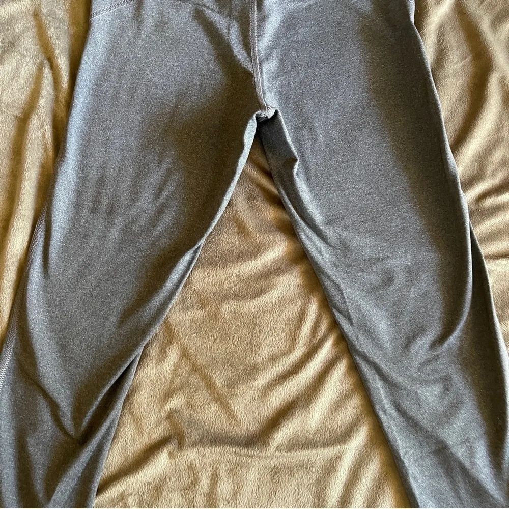 4 for 16$ Women’s Gray 3/4 Champion Length Workout Leggings